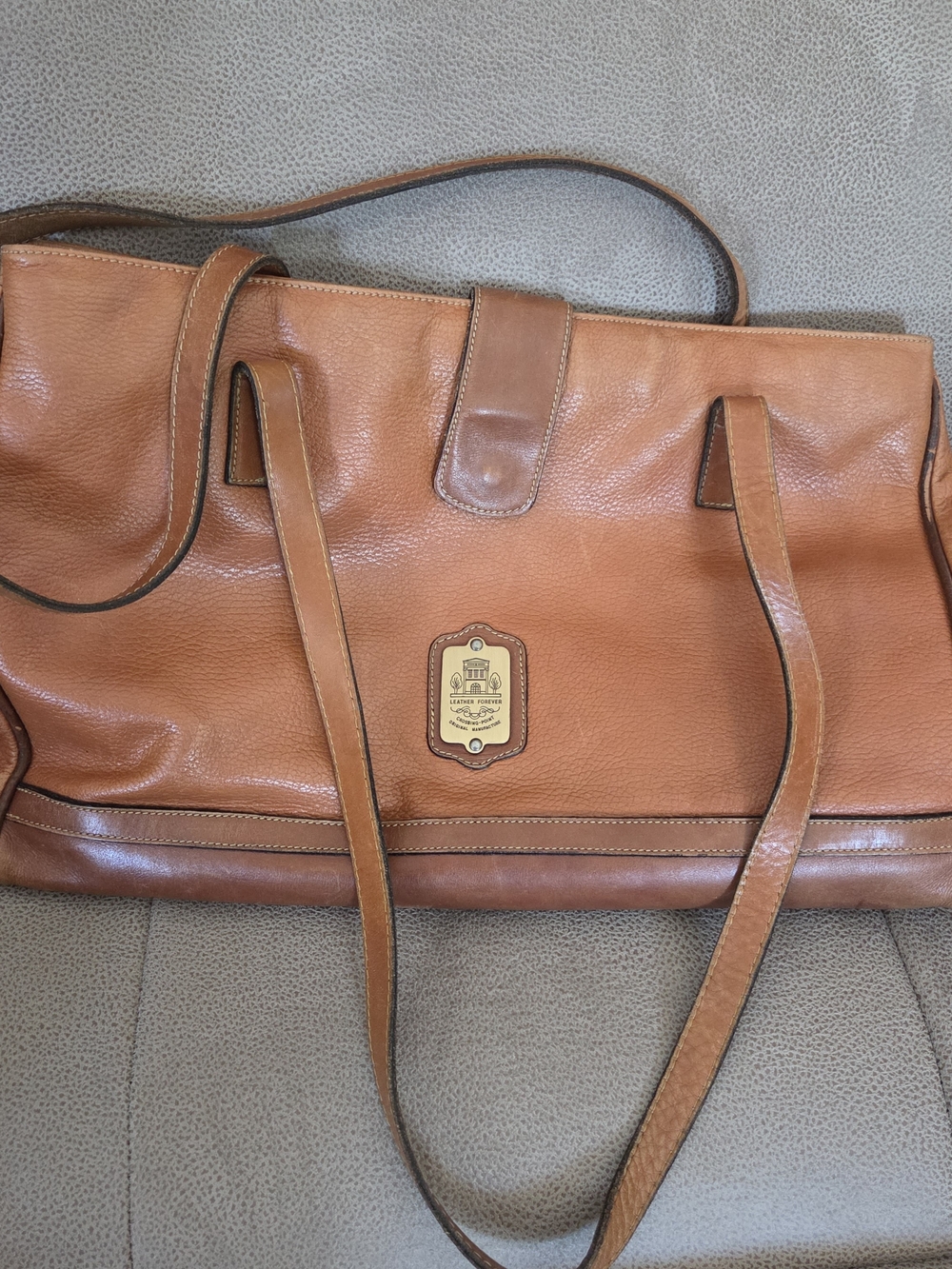Classic Leather Shoulder Tote in cognac-brown